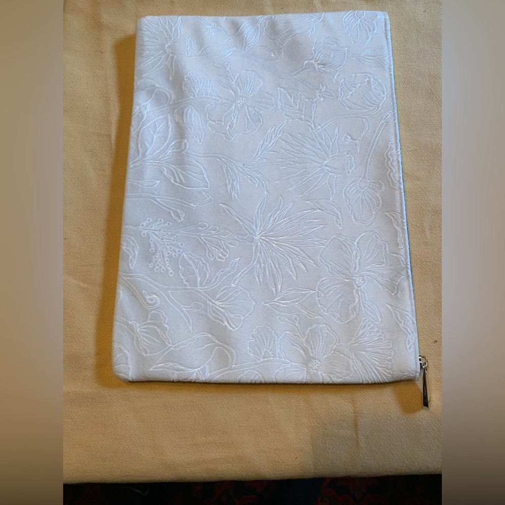 Dior New TROUSSE WHITE VELVET Cosmetic /Floral Embossed Pouch - Picture 8 of 16